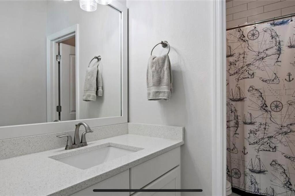 Luxurious Modern Townhouse Right Across Beach!! Table Tennis St. Pete Beach Exterior photo