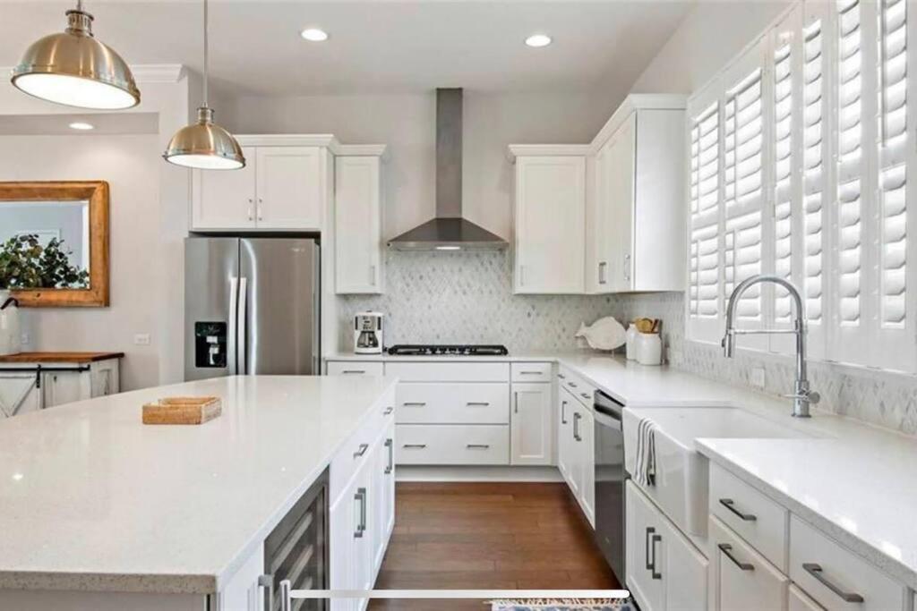 Luxurious Modern Townhouse Right Across Beach!! Table Tennis St. Pete Beach Exterior photo