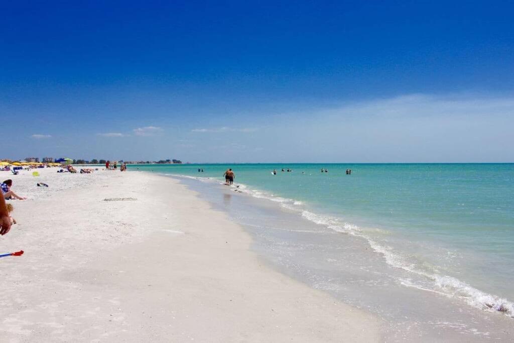 Luxurious Modern Townhouse Right Across Beach!! Table Tennis St. Pete Beach Exterior photo